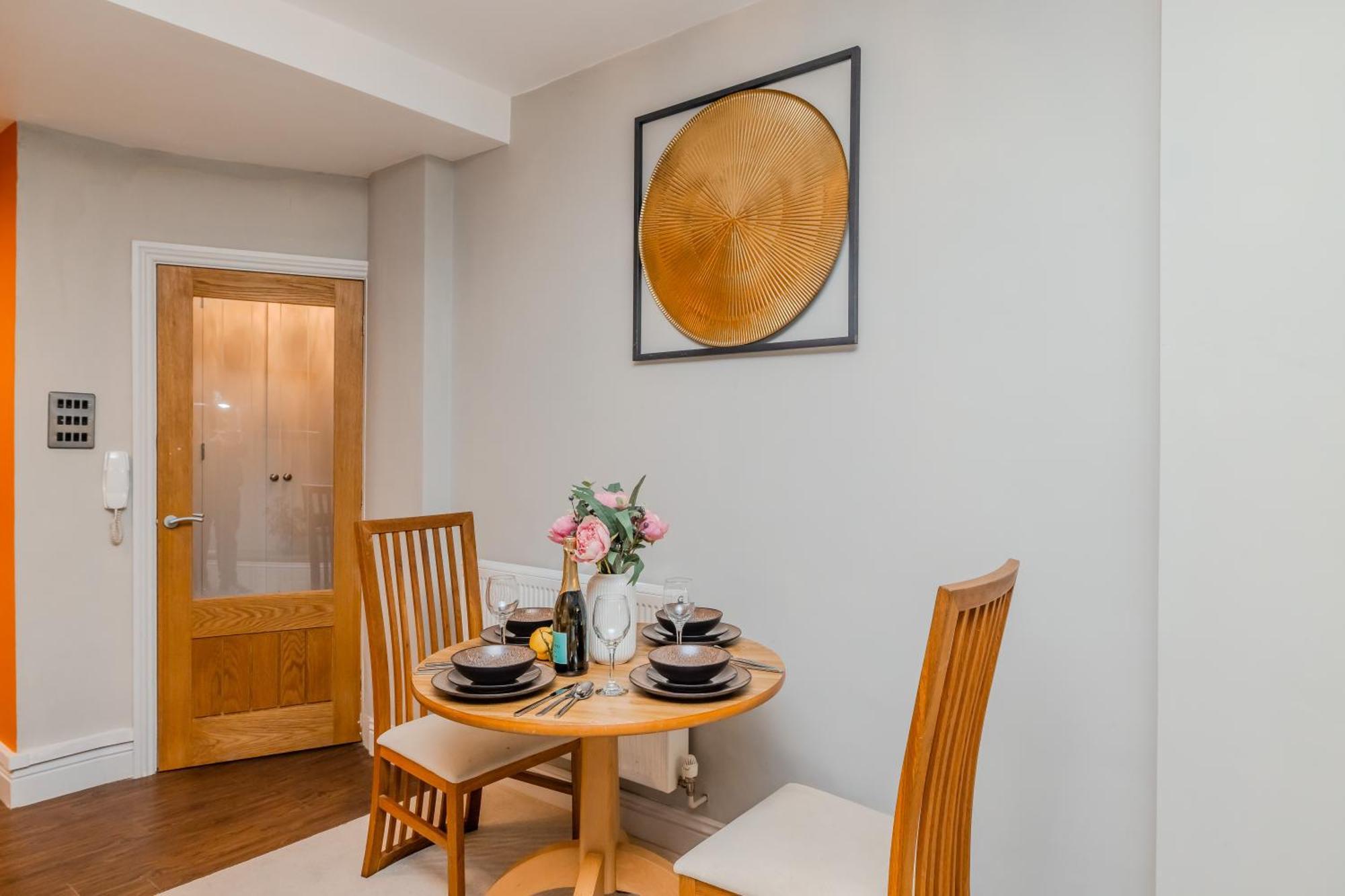 Beautiful1 Bedroom Flat Next To Appartamento *